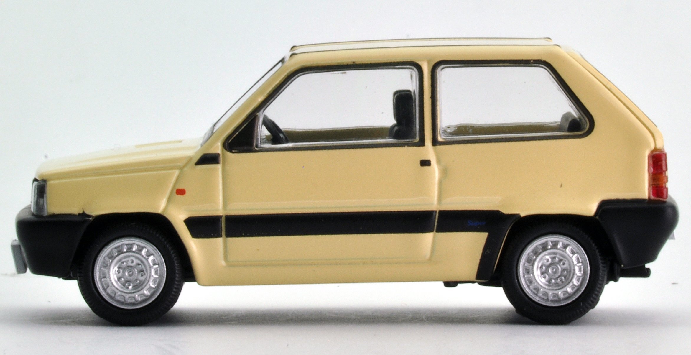 Tomica Limited Vintage Neo 1/64 LV-N133b Fiat Panda (beige